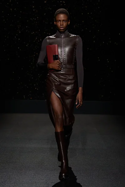 Look 25